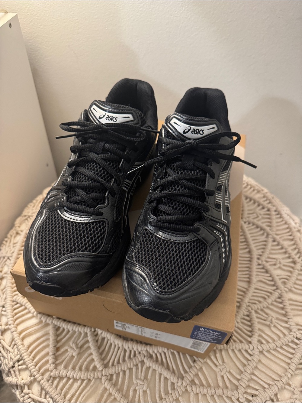 ASICS Black Athletic Running Sneakers with Silver Accents Size:9.5 mens